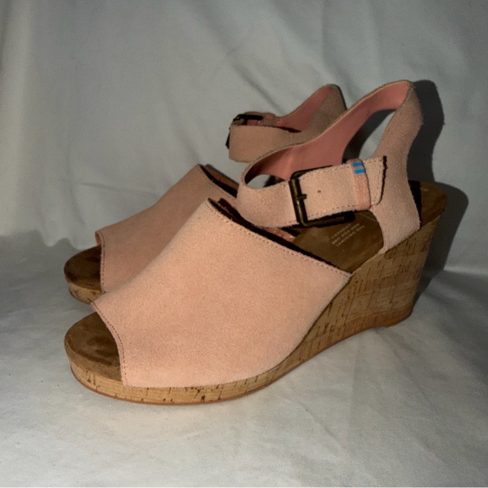Toms Peach/Pink Suede Cork Wedge Sandals. Size 8.5